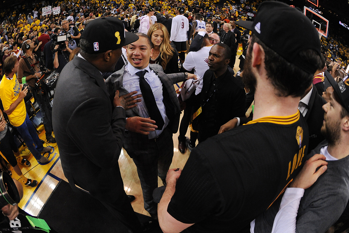 一号娱乐-蒂姆重要时刻大比分获胜，塞尔维亚队带队取胜！引发球迷热议(塞尔维亚队足球)