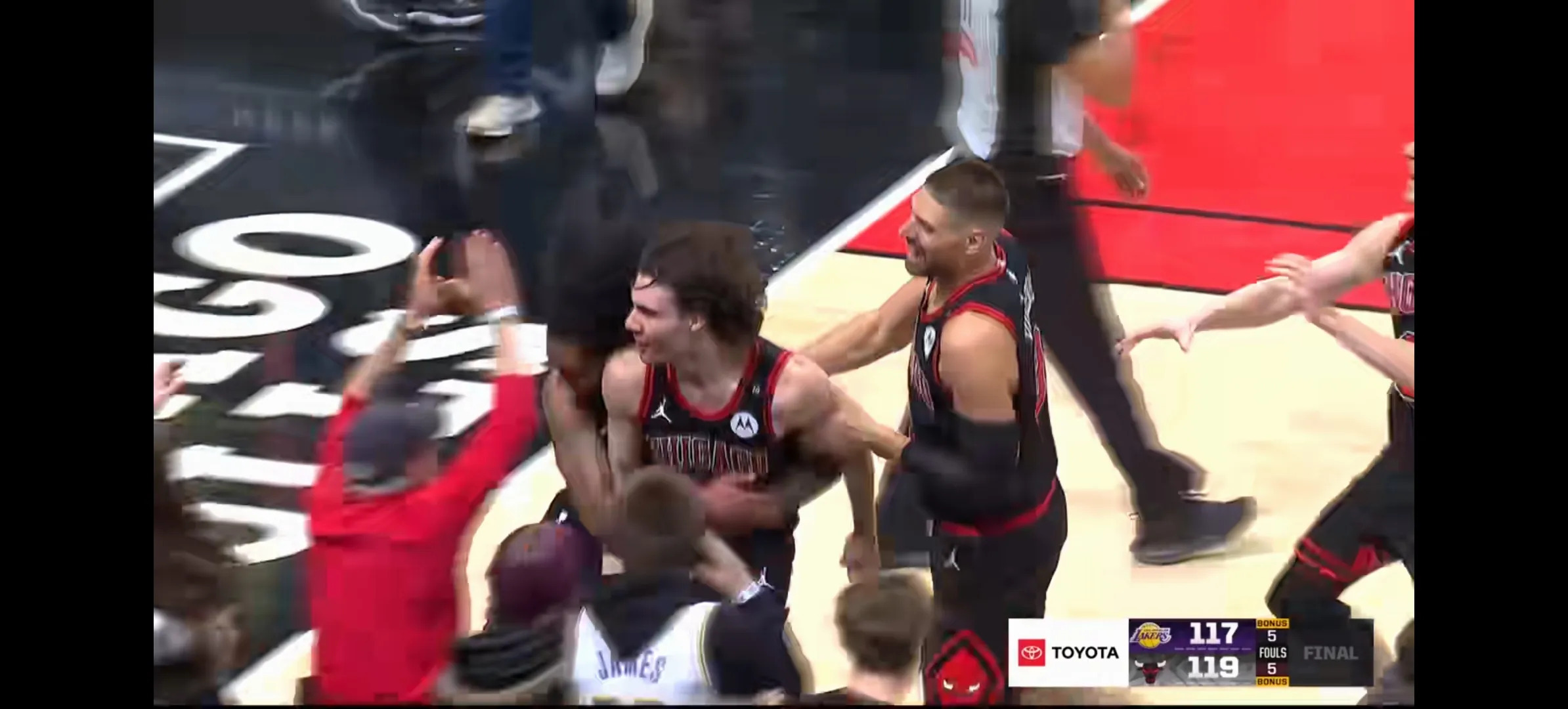 壹号娱乐- 莱万多夫斯基肌肉 